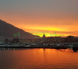 alba su specchi d'acqua